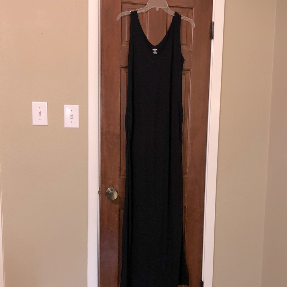 V-neck, long maternity dress with side ruching.